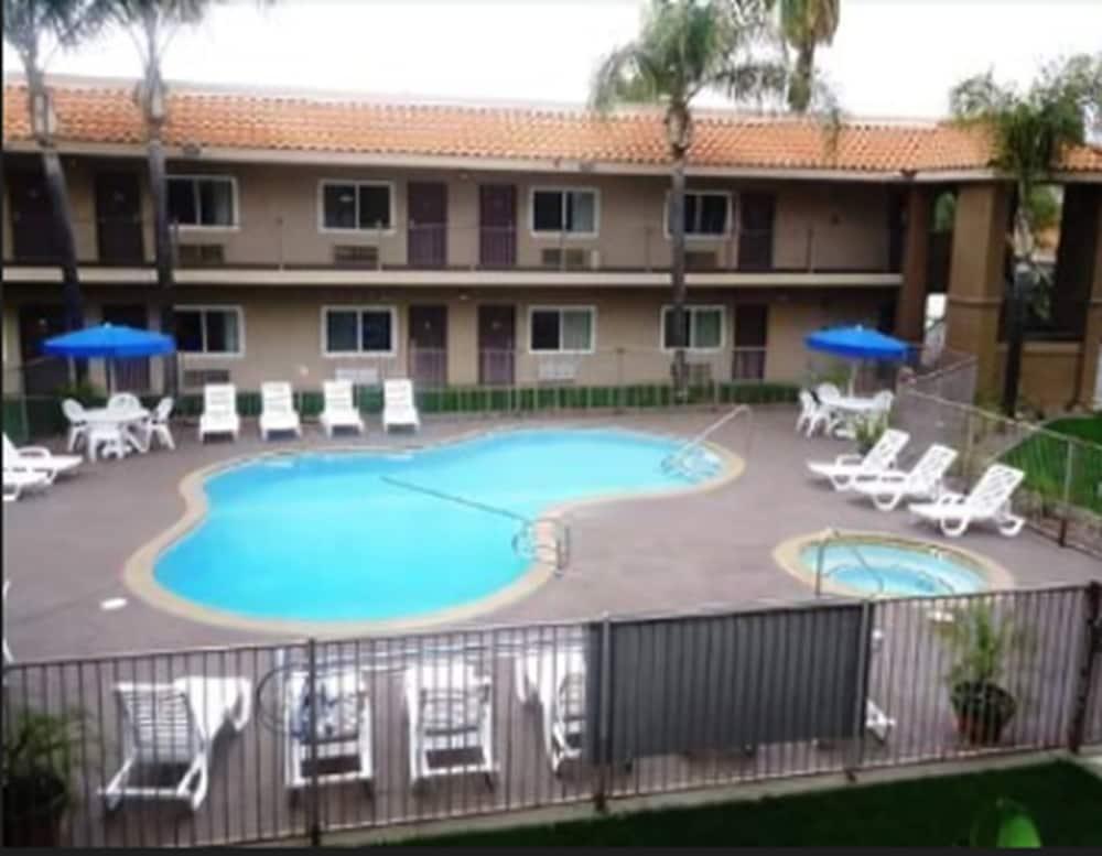 Travelodge By Wyndham Hemet Ca Facilidades foto
