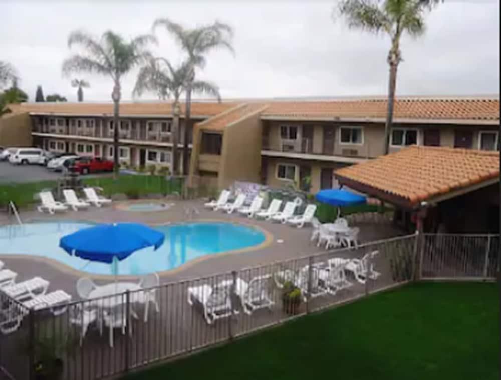Travelodge By Wyndham Hemet Ca Exterior foto