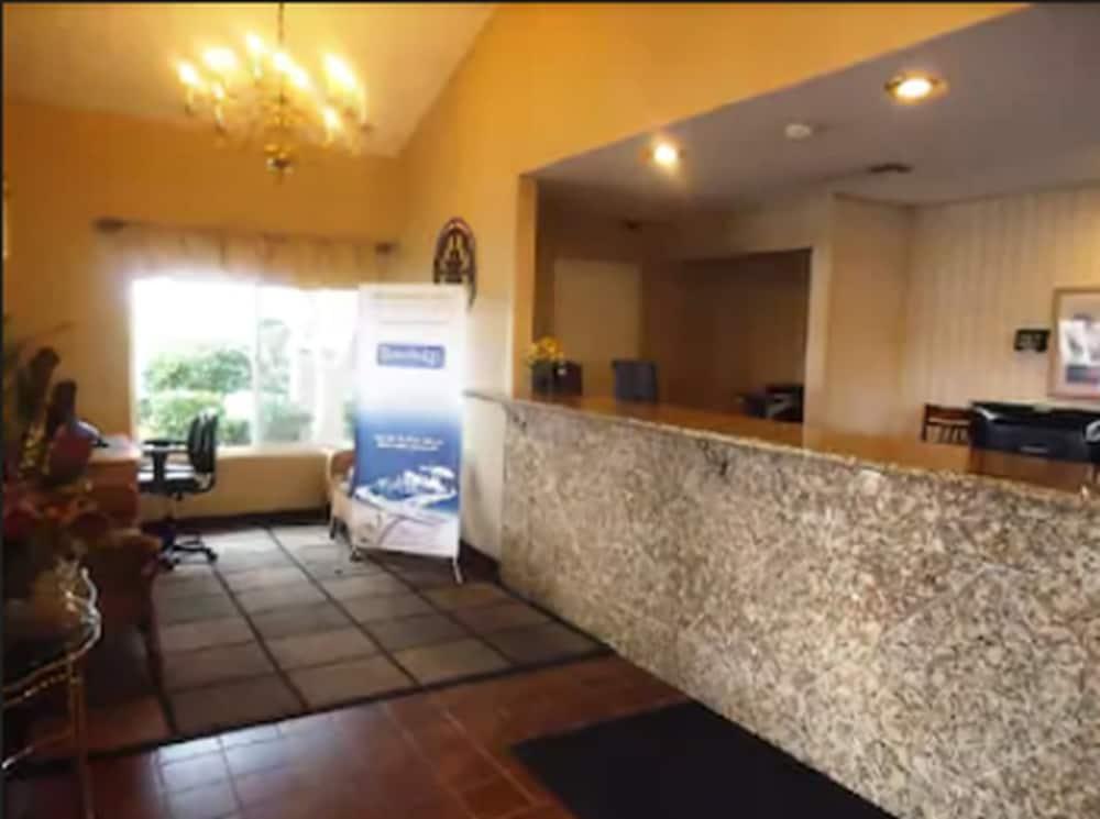 Travelodge By Wyndham Hemet Ca Interior foto