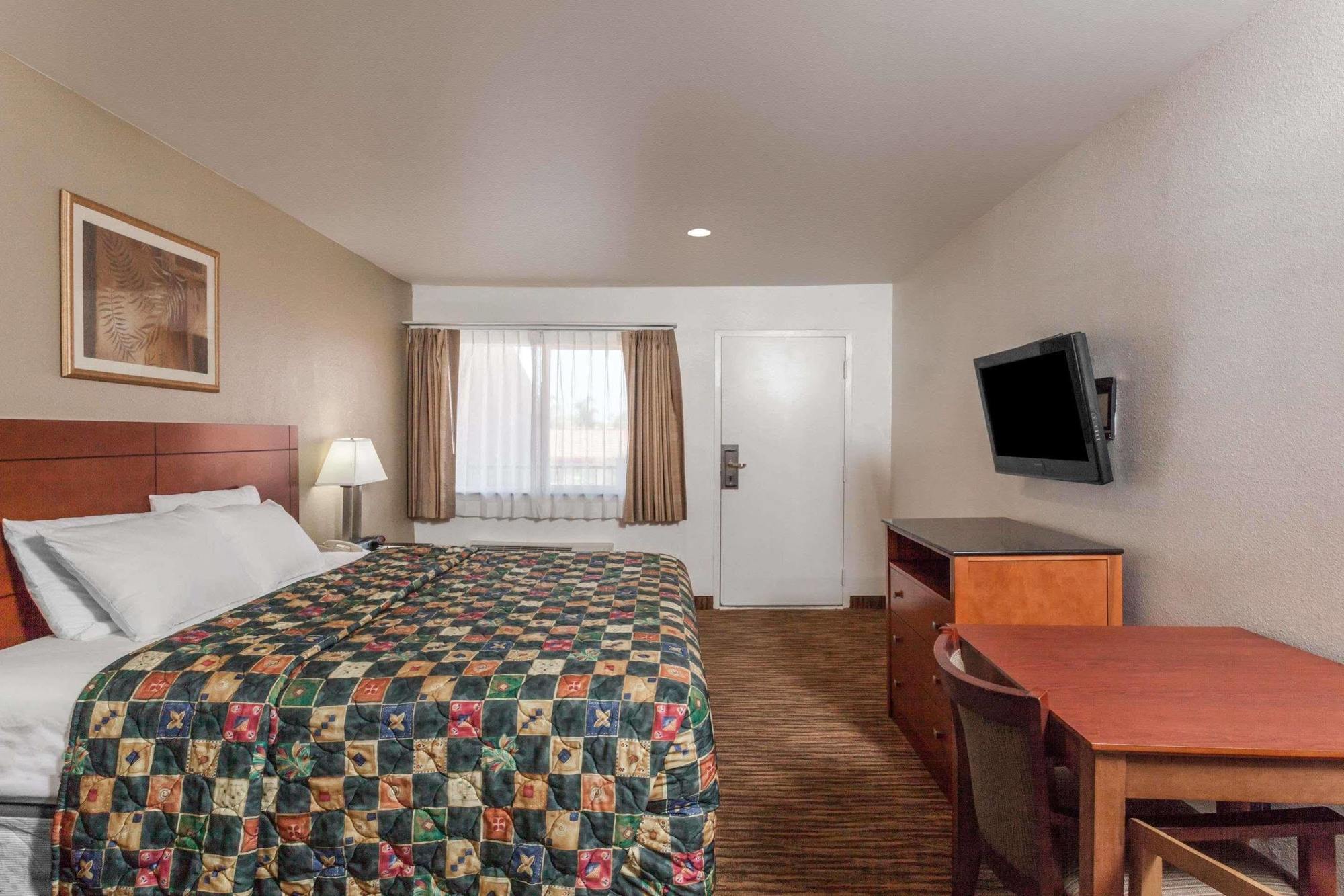 Travelodge By Wyndham Hemet Ca Exterior foto